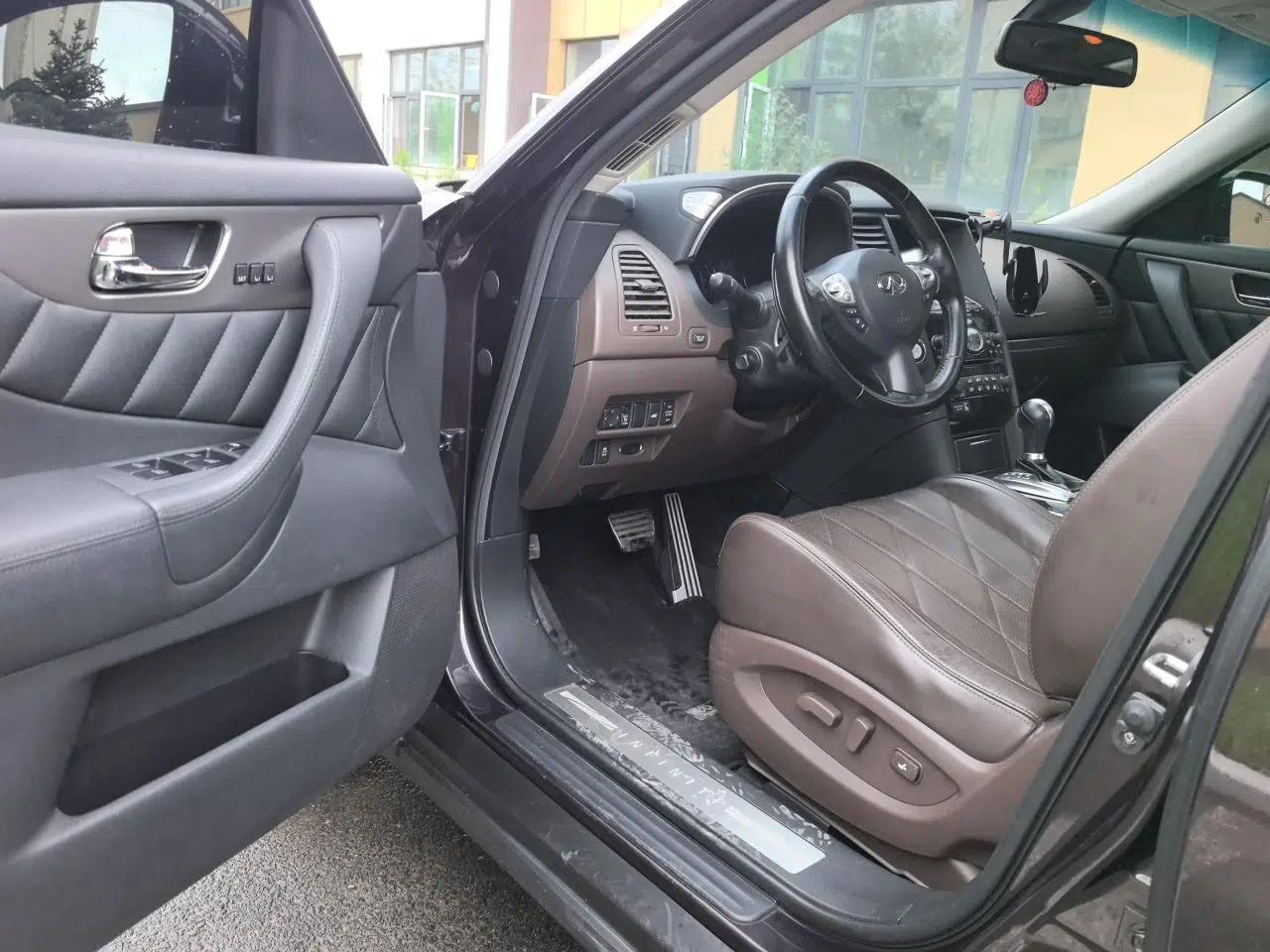 Infiniti QX70 2013 3.7L Supreme Edition — миниатюра 16