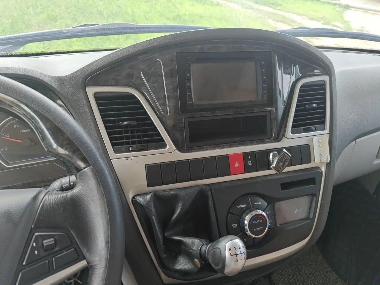 Iveco Power Daily 2017 Karenbinwei Compact Dedicated Passenger Van, 3.0L Manual, 4 Seats — миниатюра 13