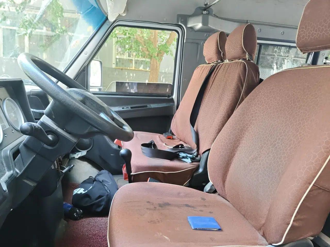 Iveco Daily 2022 2.5T A37 M1 Passenger Van 5-9 Seats Long Wheelbase Mid-Roof Design Dual Tires Side Sliding Doors — миниатюра 15