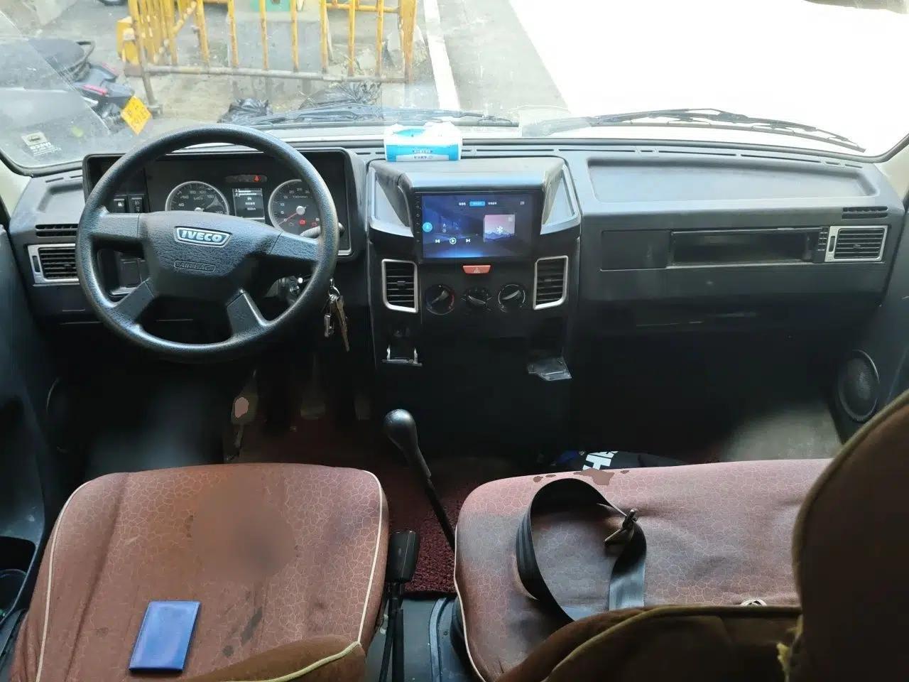Iveco Daily 2022 2.5T A37 M1 Passenger Van 5-9 Seats Long Wheelbase Mid-Roof Design Dual Tires Side Sliding Doors — миниатюра 9