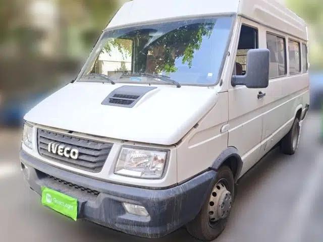 Iveco Daily 2022 2.5T A37 M1 Passenger Van 5-9 Seats Long Wheelbase Mid-Roof Design Dual Tires Side Sliding Doors