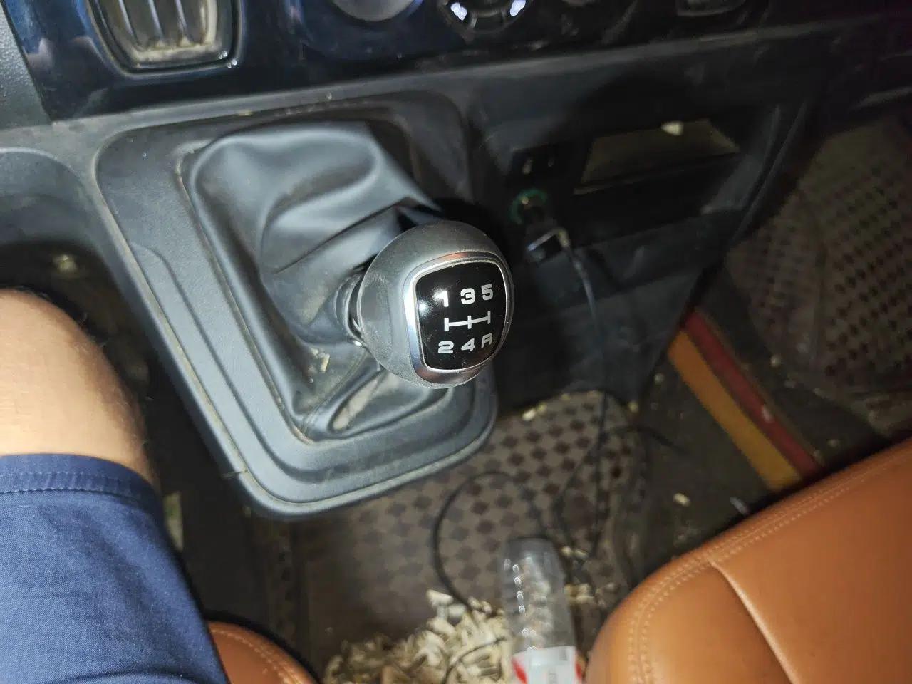 Iveco Daily 2023 Iveco Deway, manual, 3 seats, 2.5T, dual rear tires, diesel — миниатюра 14