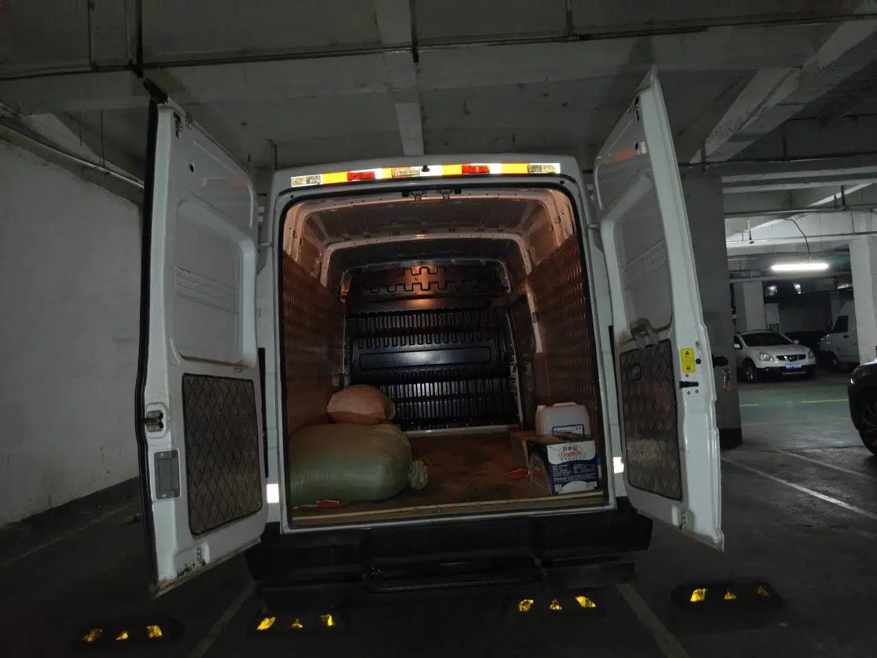 Iveco Daily 2023 Iveco Deway, manual, 3 seats, 2.5T, dual rear tires, diesel — миниатюра 19