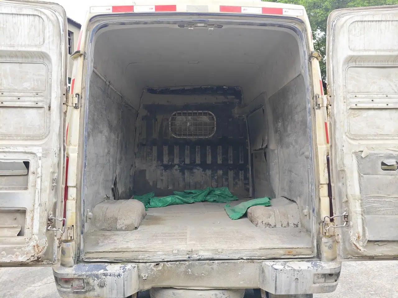 Iveco Daily Iveco Deway short-wheelbase manual 2.8-ton diesel 3‑seat cargo van, dimensions 4,850 × 2,000 × 2,520 mm, curb weight 2,190 kg. — миниатюра 19