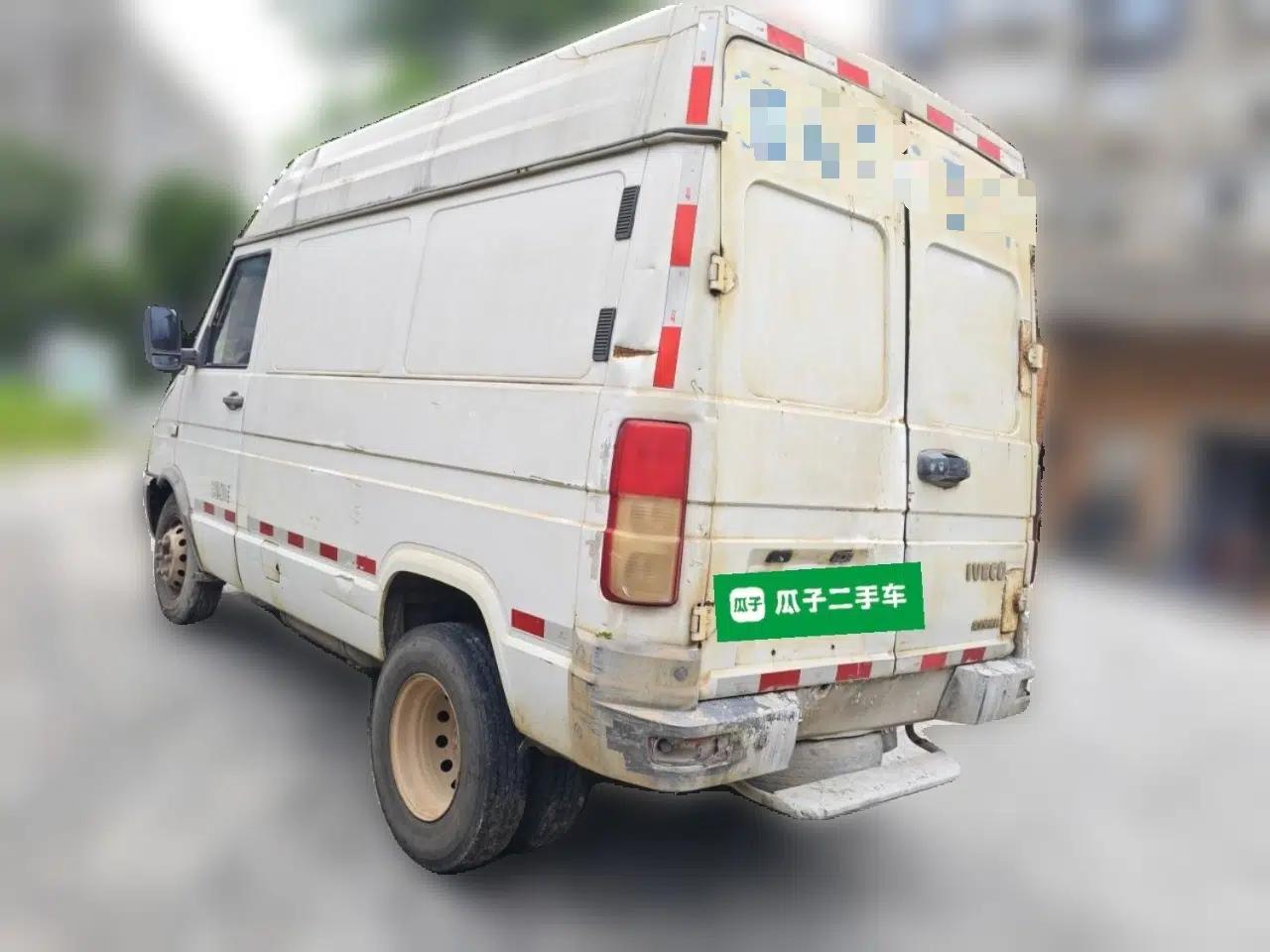Iveco Daily Iveco Deway short-wheelbase manual 2.8-ton diesel 3‑seat cargo van, dimensions 4,850 × 2,000 × 2,520 mm, curb weight 2,190 kg. — миниатюра 4