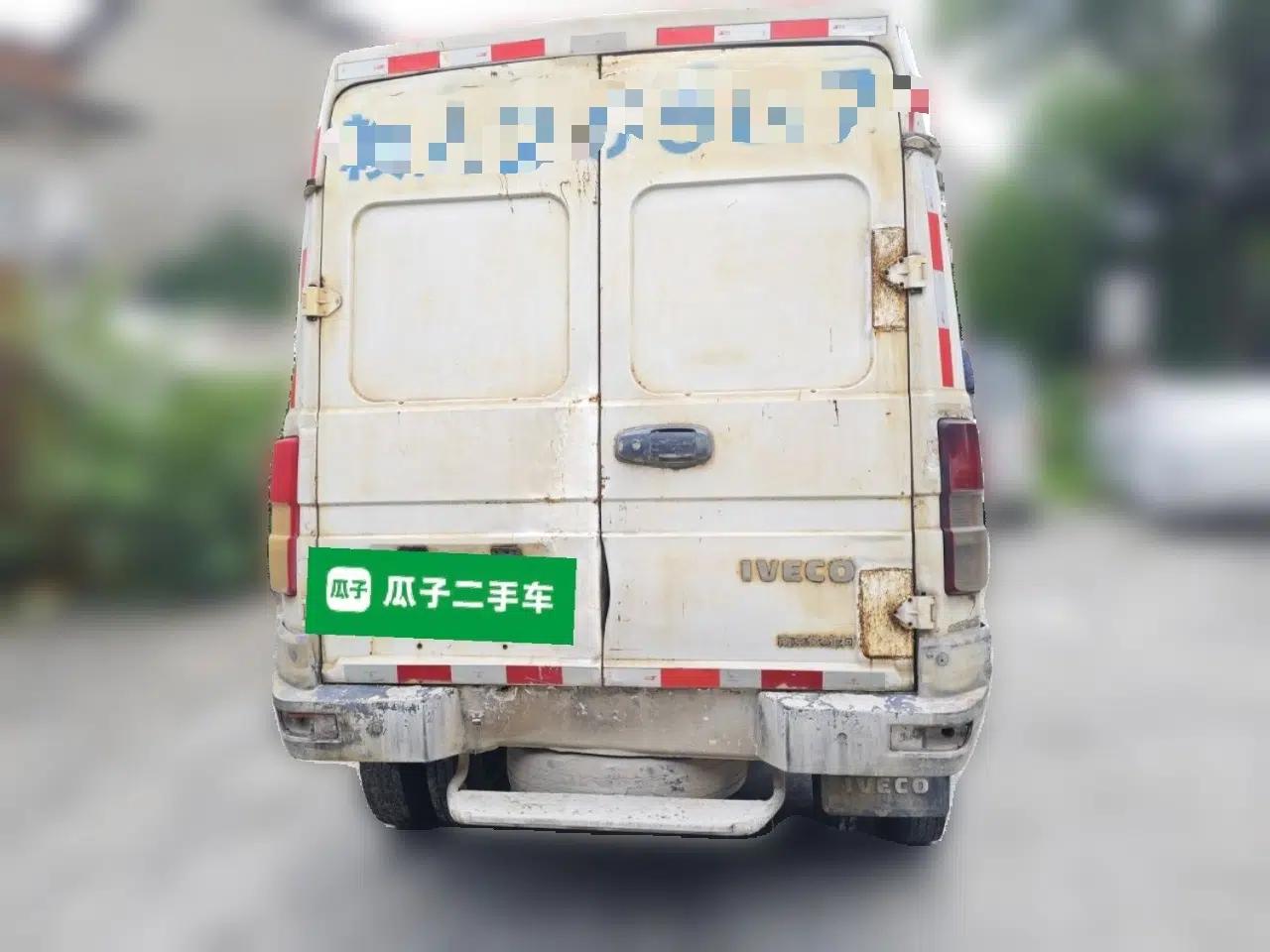 Iveco Daily Iveco Deway short-wheelbase manual 2.8-ton diesel 3‑seat cargo van, dimensions 4,850 × 2,000 × 2,520 mm, curb weight 2,190 kg. — миниатюра 5