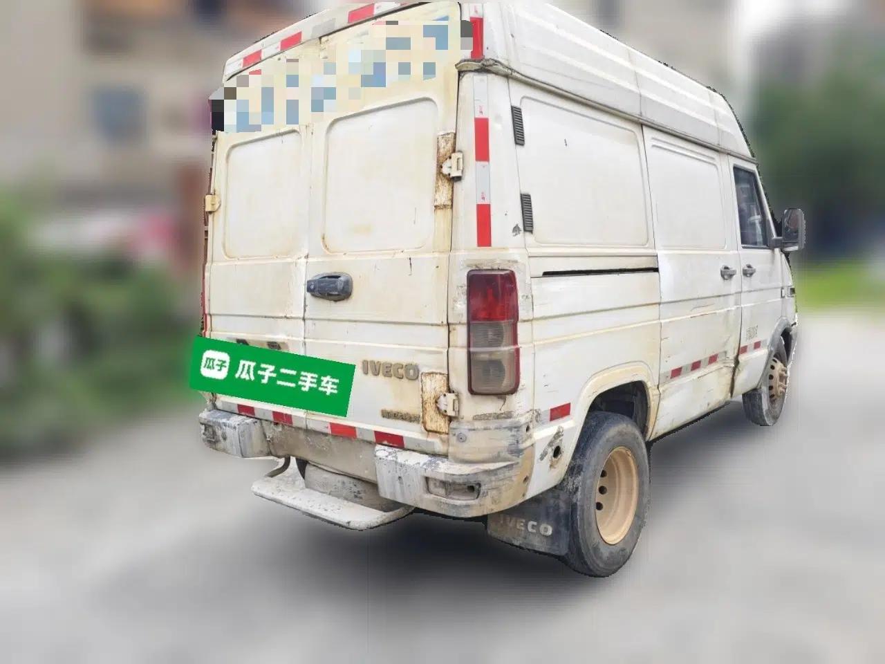 Iveco Daily Iveco Deway short-wheelbase manual 2.8-ton diesel 3‑seat cargo van, dimensions 4,850 × 2,000 × 2,520 mm, curb weight 2,190 kg. — миниатюра 6