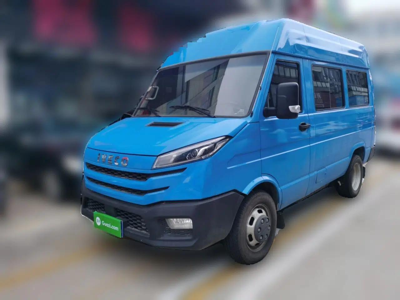 Iveco Daily 2023 2.5T A35M1 Short Wheelbase Mid-Roof Dual Tire Side-Sliding Doors 5–9 Seats — миниатюра 1