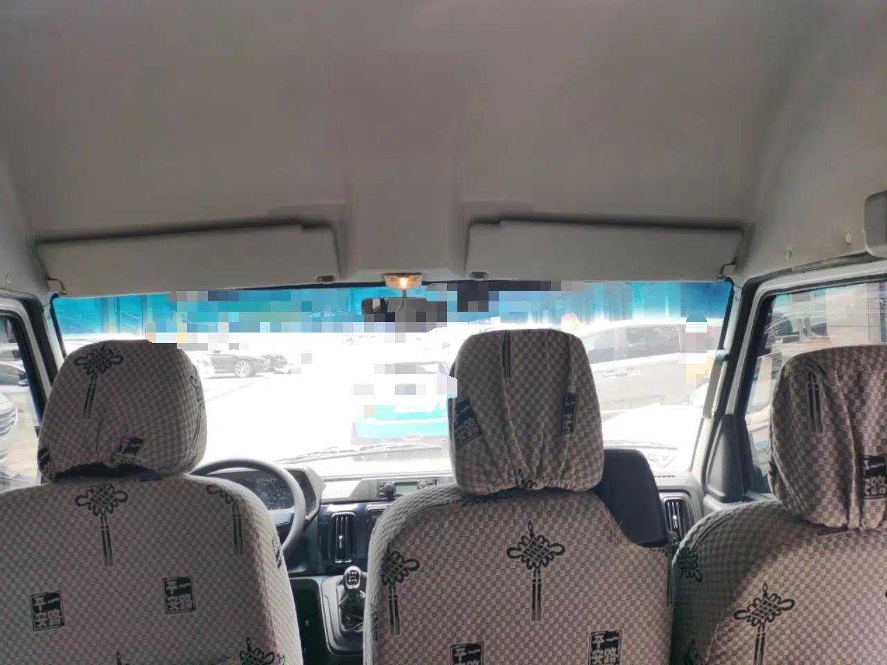 Iveco Daily 2023 2.5T A35M1 Short Wheelbase Mid-Roof Dual Tire Side-Sliding Doors 5–9 Seats — миниатюра 18