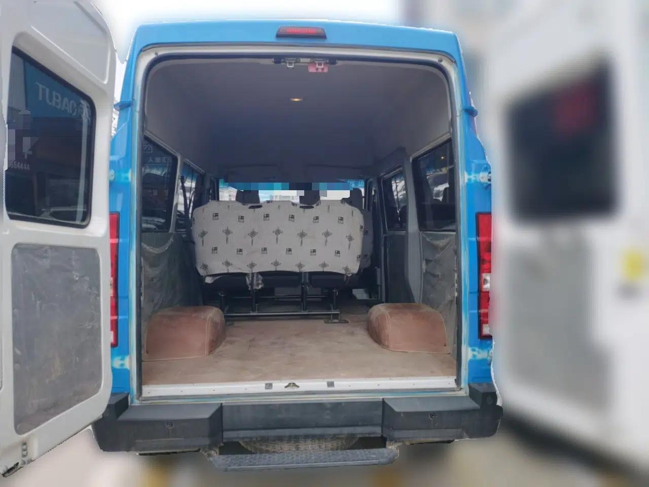 Iveco Daily 2023 2.5T A35M1 Short Wheelbase Mid-Roof Dual Tire Side-Sliding Doors 5–9 Seats — миниатюра 19