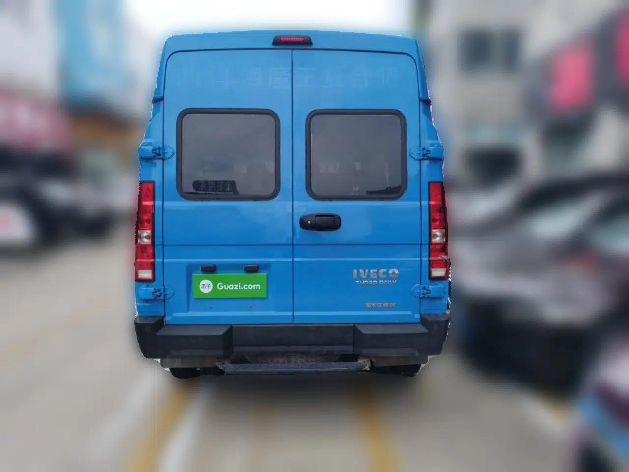 Iveco Daily 2023 2.5T A35M1 Short Wheelbase Mid-Roof Dual Tire Side-Sliding Doors 5–9 Seats — миниатюра 5