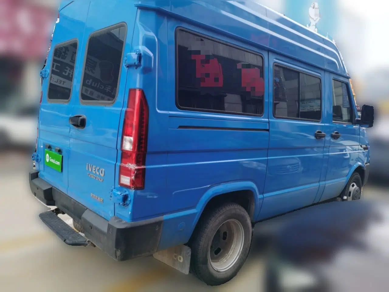 Iveco Daily 2023 2.5T A35M1 Short Wheelbase Mid-Roof Dual Tire Side-Sliding Doors 5–9 Seats — миниатюра 6