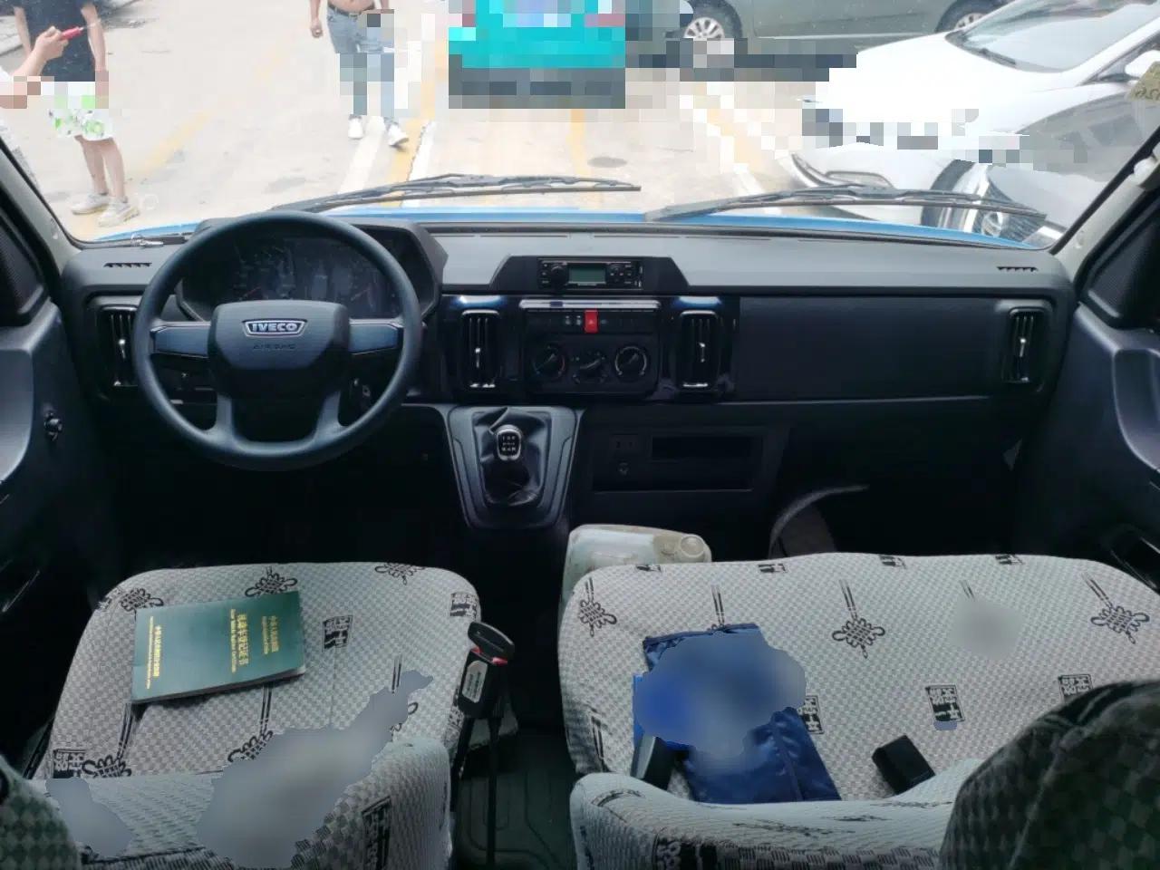 Iveco Daily 2023 2.5T A35M1 Short Wheelbase Mid-Roof Dual Tire Side-Sliding Doors 5–9 Seats — миниатюра 9