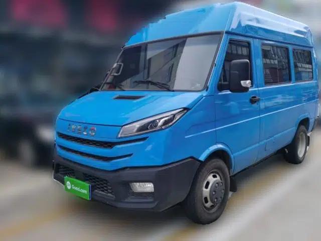 Iveco Daily 2023 2.5T A35M1 Short Wheelbase Mid-Roof Dual Tire Side-Sliding Doors 5–9 Seats