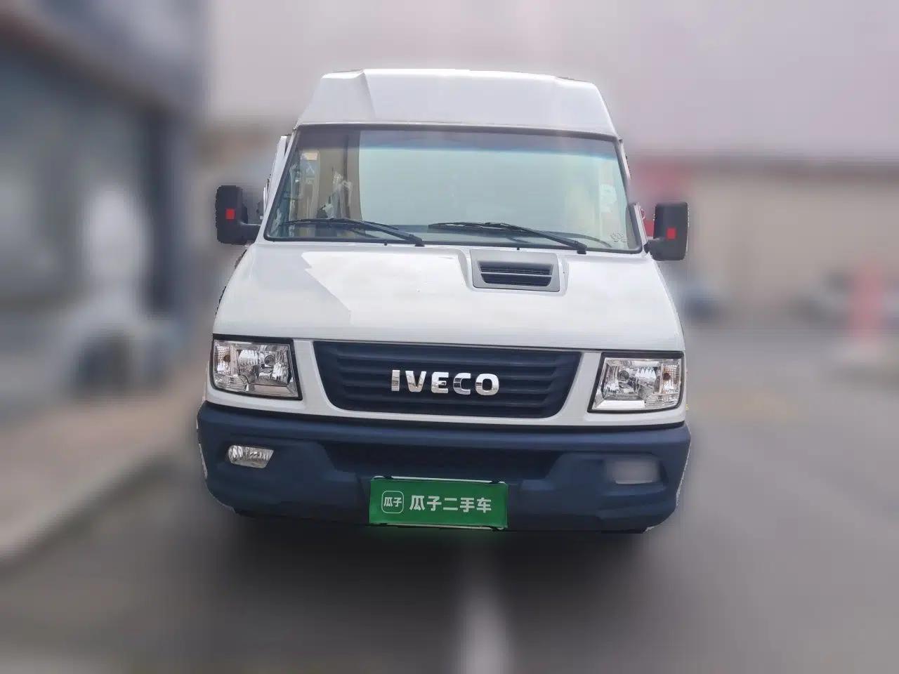 Iveco Daily 2021 2.5T A35 M1 Passenger Van 5-9 Seater Short Wheelbase Mid-Roof Design Dual Tires Side Sliding Door — миниатюра 2