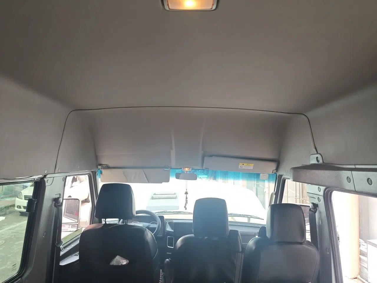 Iveco Daily 2021 2.5T A35 M1 Passenger Van 5-9 Seater Short Wheelbase Mid-Roof Design Dual Tires Side Sliding Door — миниатюра 18