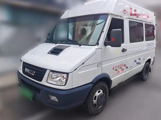 Iveco Daily 2021 2.5T A35 M1 Passenger Van 5-9 Seater Short Wheelbase Mid-Roof Design Dual Tires Side Sliding Door
