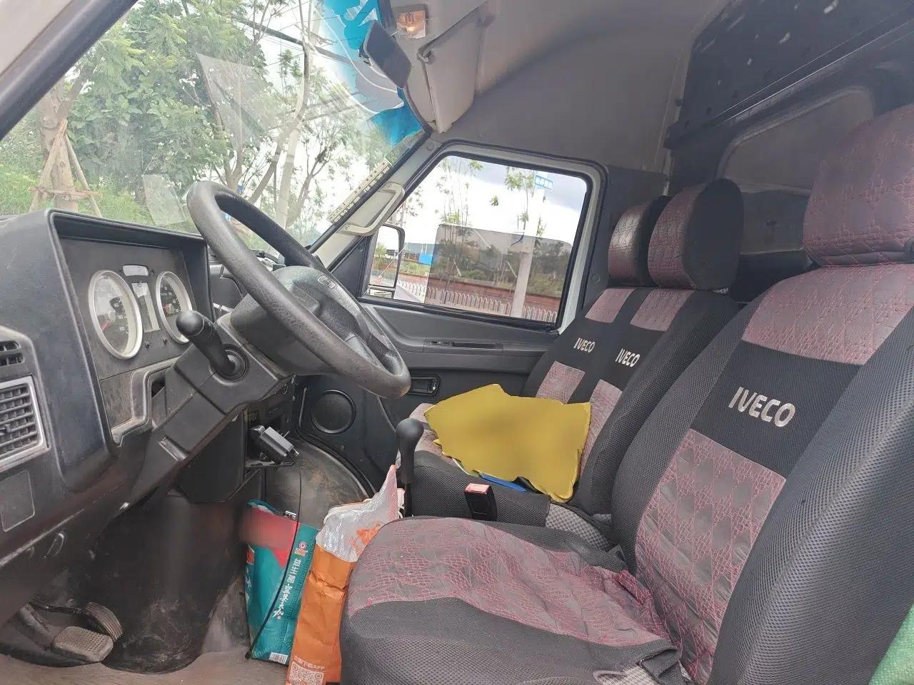Iveco Daily 2020 2.8T V40 Cargo Van with Dual Tires Mid-Roof Design 3 Seats China V Emission Standard — миниатюра 15