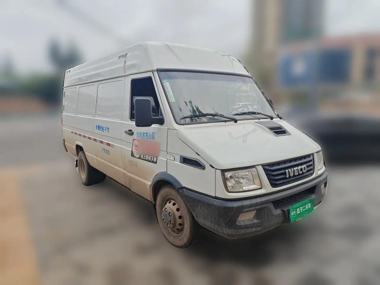 Iveco Daily 2020 2.8T V40 Cargo Van with Dual Tires Mid-Roof Design 3 Seats China V Emission Standard — миниатюра 3