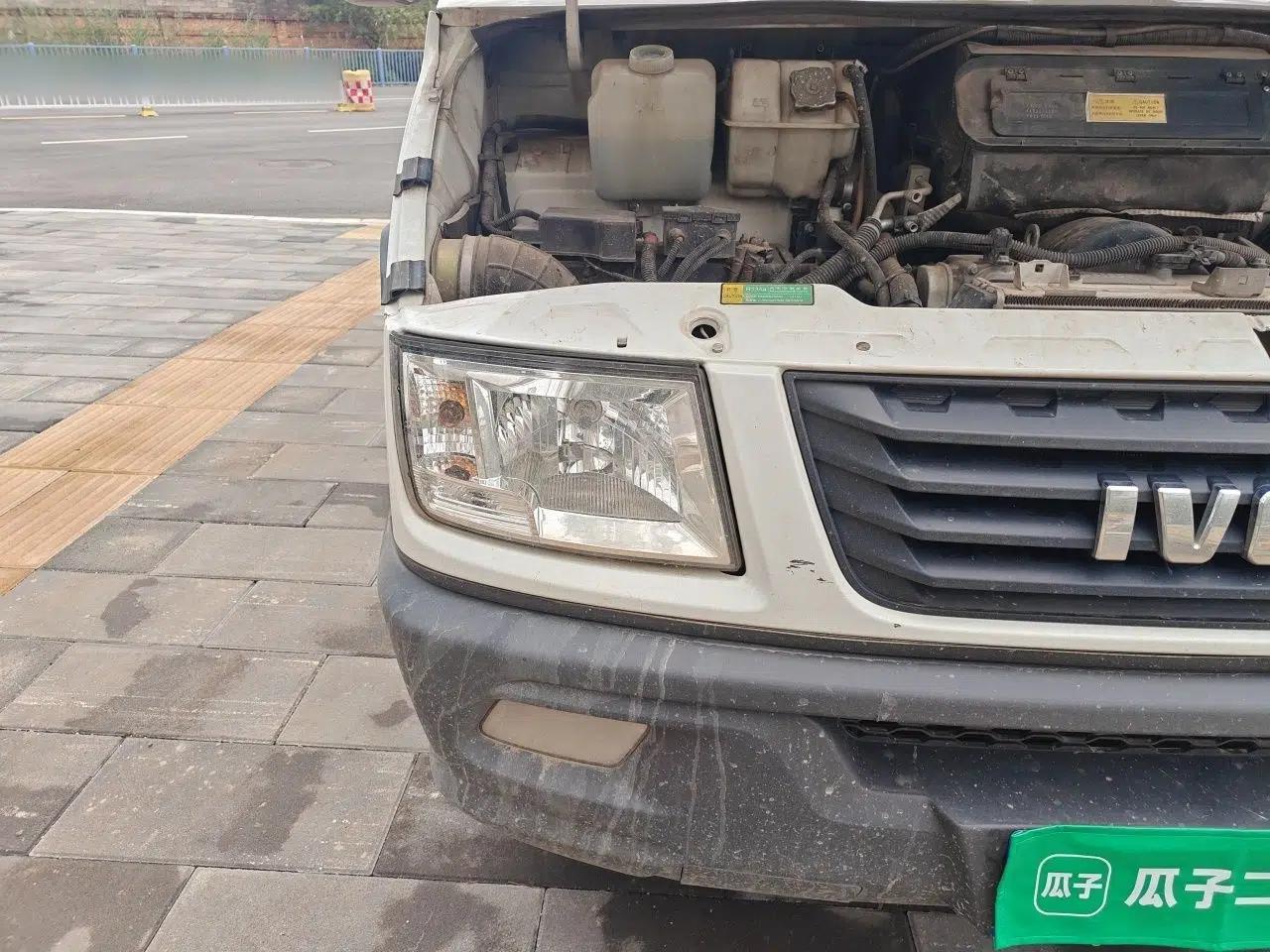Iveco Daily 2020 2.8T V40 Cargo Van with Dual Tires Mid-Roof Design 3 Seats China V Emission Standard — миниатюра 7