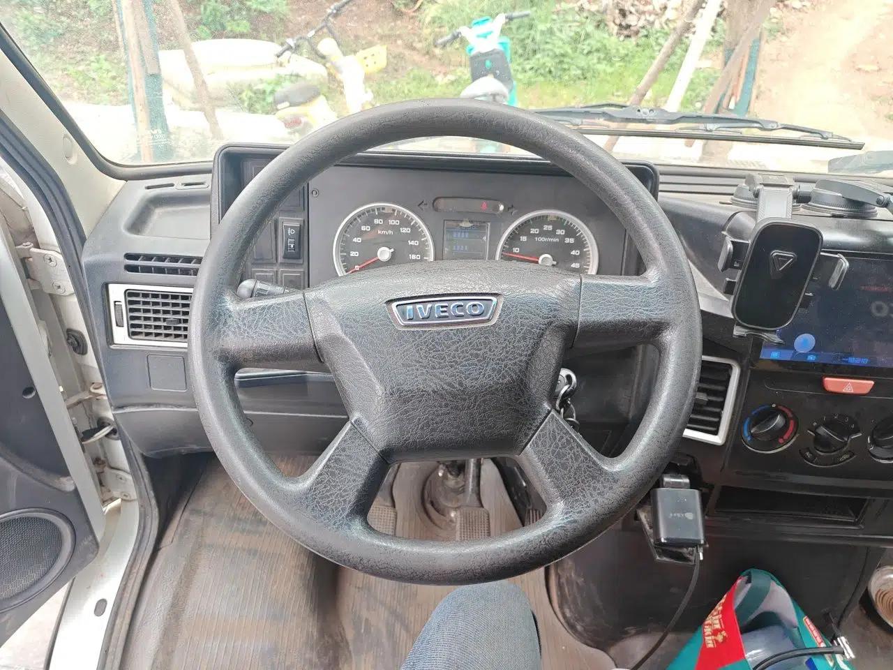 Iveco Daily 2020 2.8T V40 Cargo Van with Dual Tires Mid-Roof Design 3 Seats China V Emission Standard — миниатюра 10