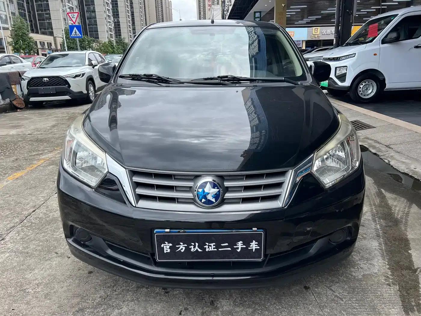 Venucia R50 2013 1.6L Manual Fashion Edition — миниатюра 1