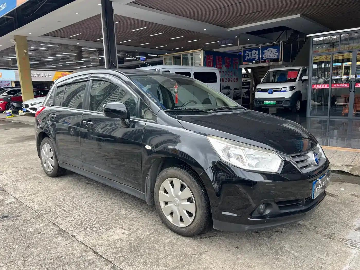 Venucia R50 2013 1.6L Manual Fashion Edition — миниатюра 2