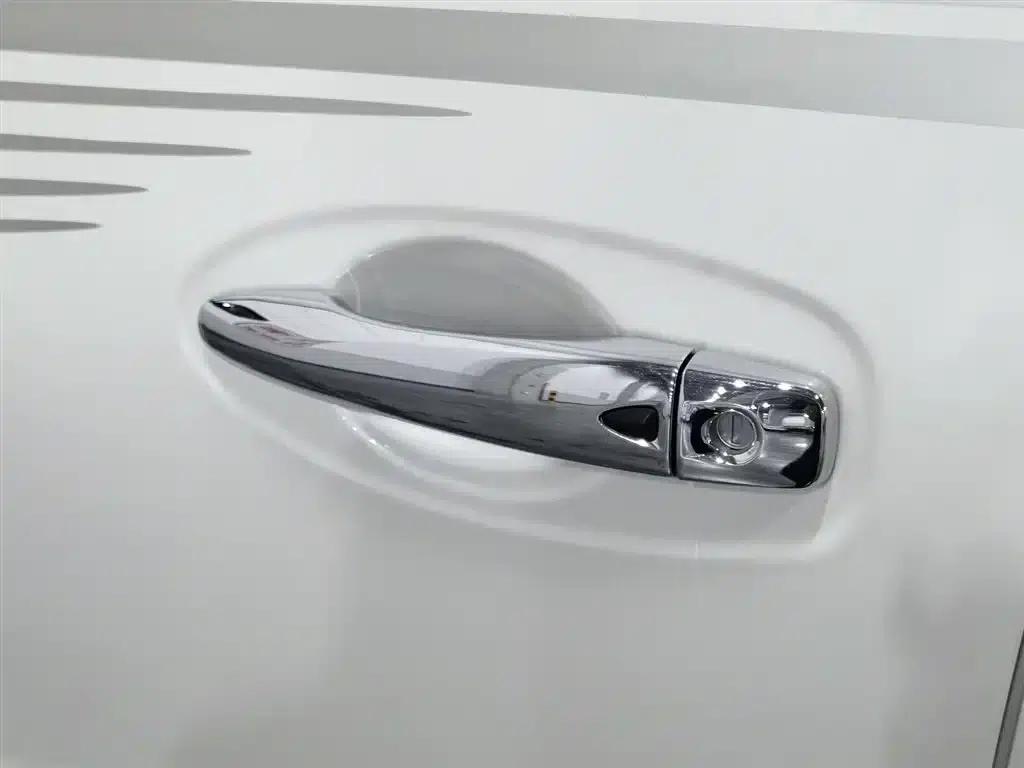 Nissan Terra 2020 2.5L XL Upper Automatic 2WD Luxury Edition — миниатюра 18