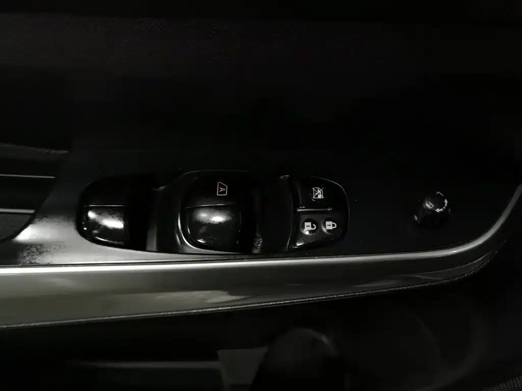 Nissan Terra 2020 2.5L XL Upper Automatic 2WD Luxury Edition — миниатюра 9
