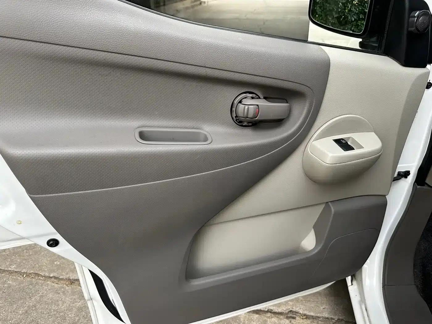 Nissan NV200 2016 Facelift 1.6L CVT Luxury Model — миниатюра 8