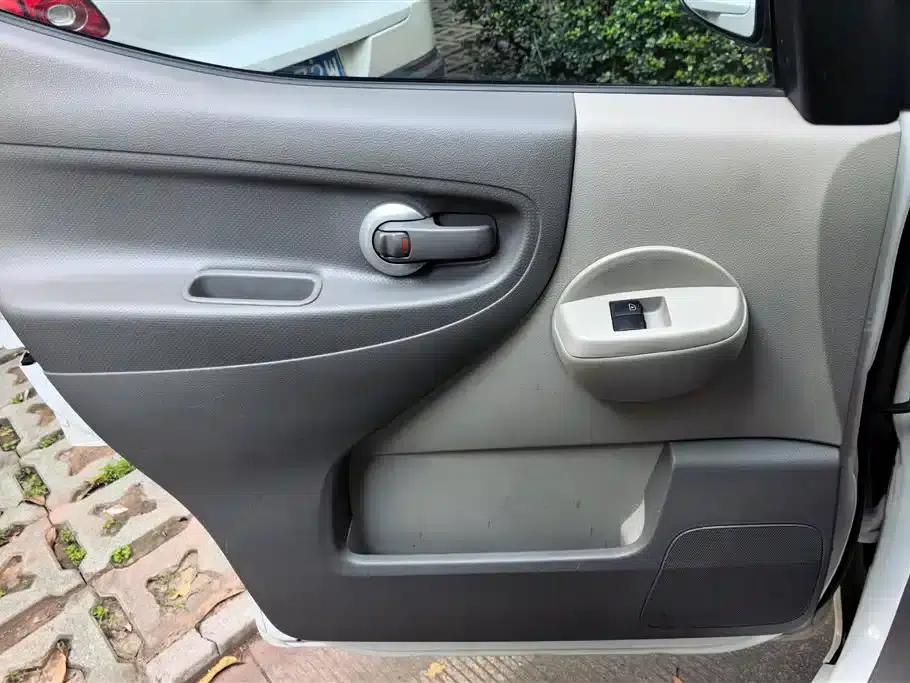 Nissan NV200 2016 Facelift 1.6L CVT Premium Model — миниатюра 7