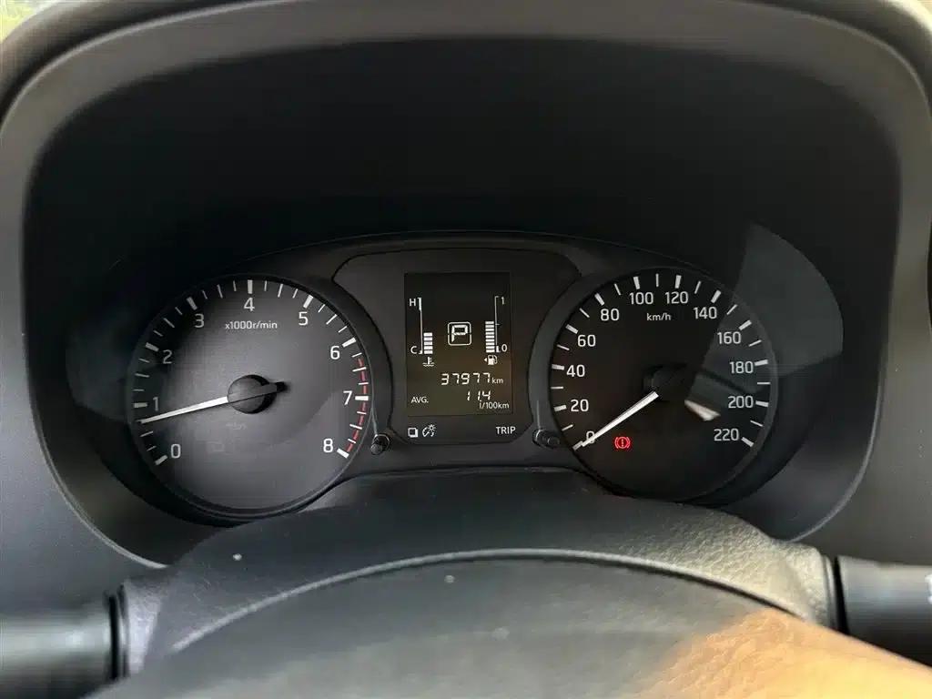 2017 Navara 2.5L Automatic 2WD Luxury Edition QR25 — миниатюра 11