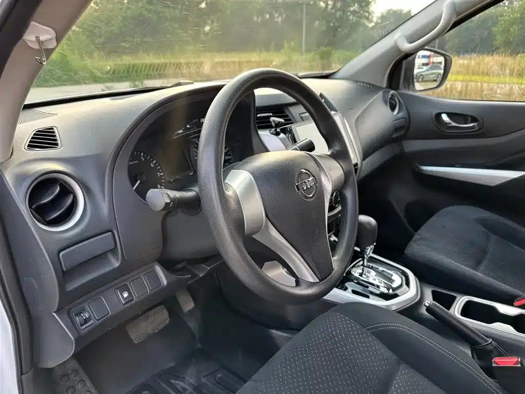 2017 Navara 2.5L Automatic 2WD Luxury Edition QR25 — миниатюра 13