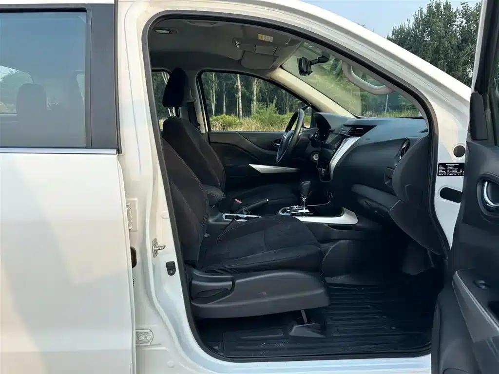 2017 Navara 2.5L Automatic 2WD Luxury Edition QR25 — миниатюра 15