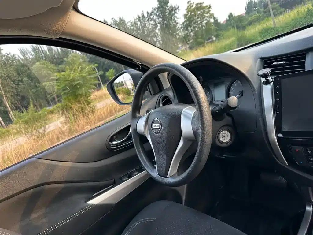 2017 Navara 2.5L Automatic 2WD Luxury Edition QR25 — миниатюра 19
