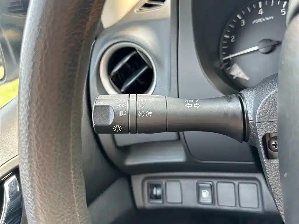2017 Navara 2.5L Automatic 2WD Luxury Edition QR25 — миниатюра 24