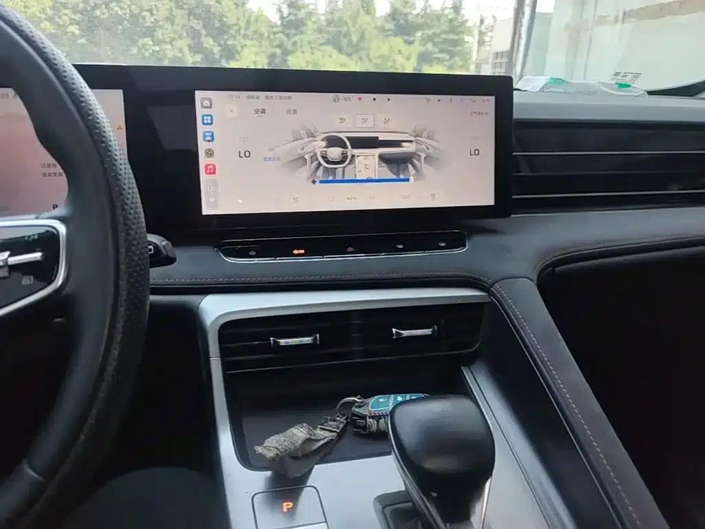 Roewe D5X DMH 2024 135 Flagship Edition — миниатюра 13