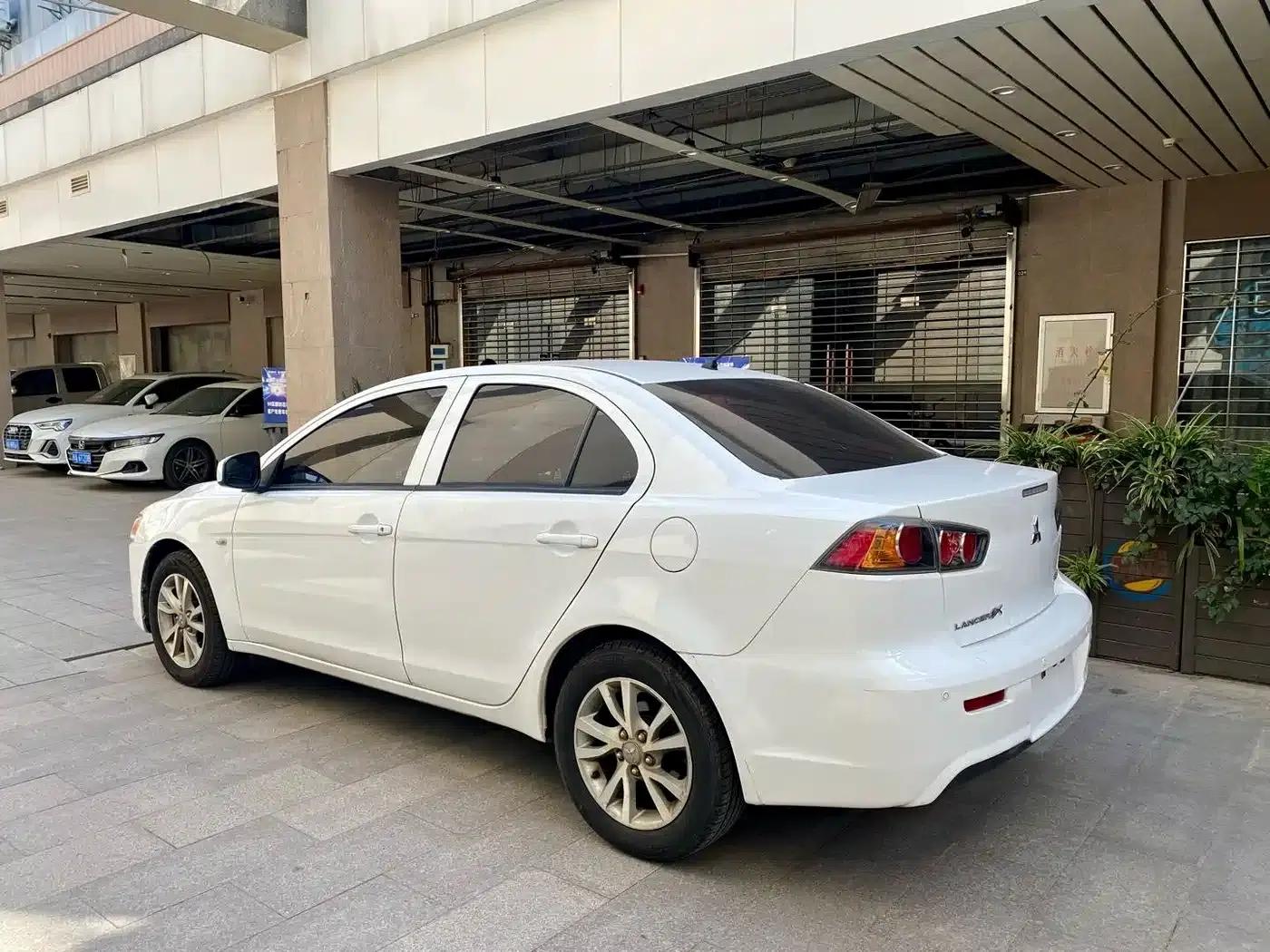 Lancer EX 2014 Racing Edition 1.8L CVT Comfort — миниатюра 7