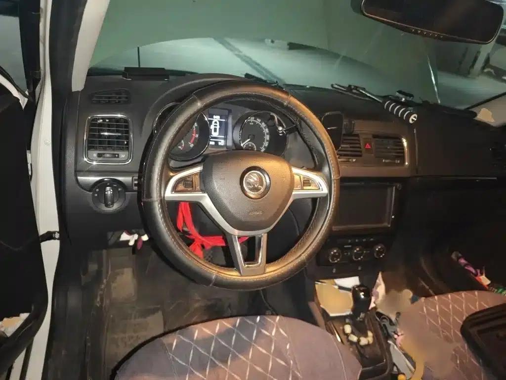 Yeti 2017 TSI280 DSG Adventure Edition — миниатюра 3