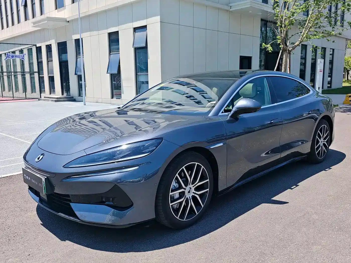Denza Z9 2024 Model 1100km AWD Max Edition — миниатюра 1