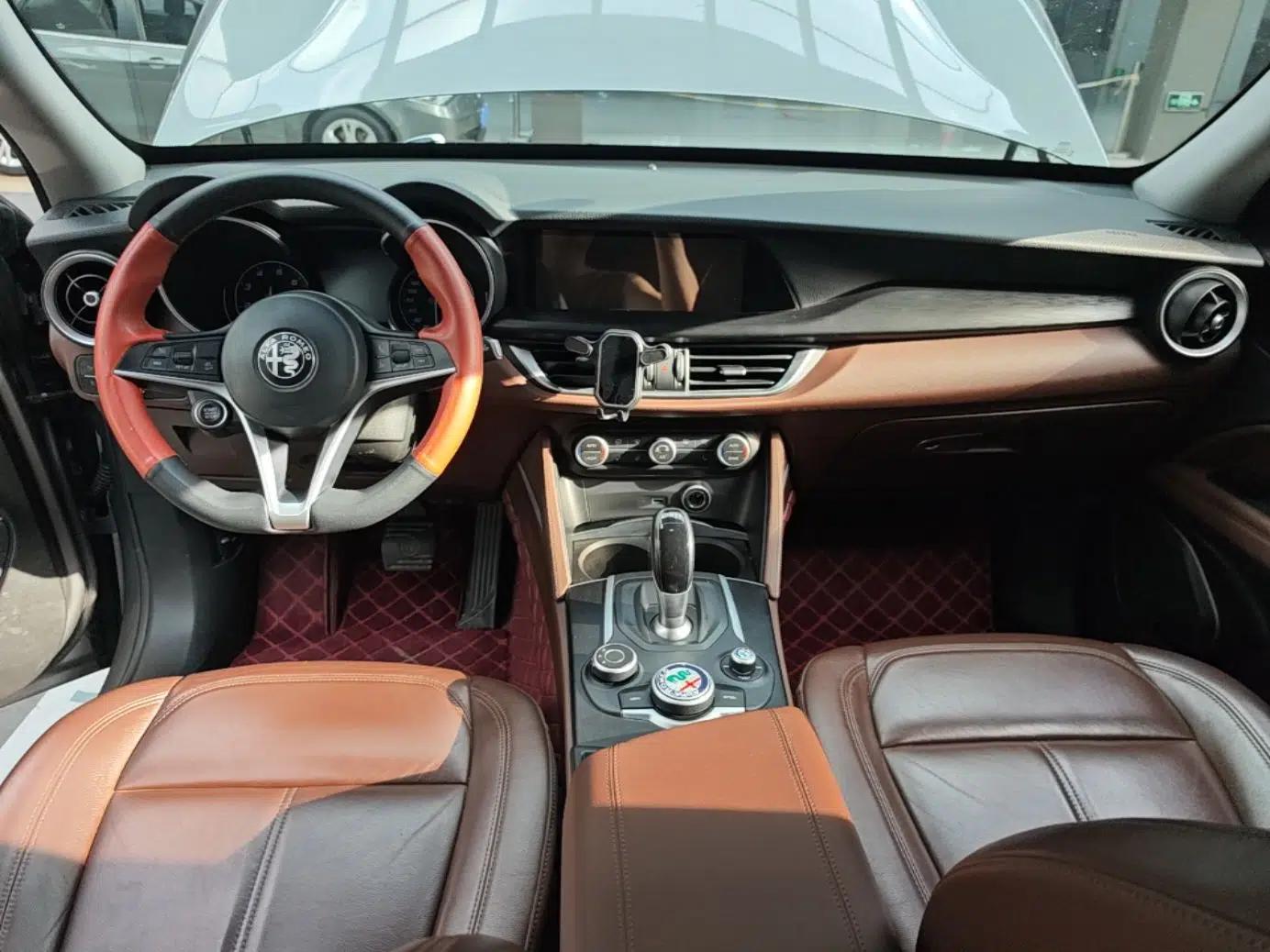 Alfa Romeo Stelvio 2017 2.0T 200HP Luxury Edition — миниатюра 12
