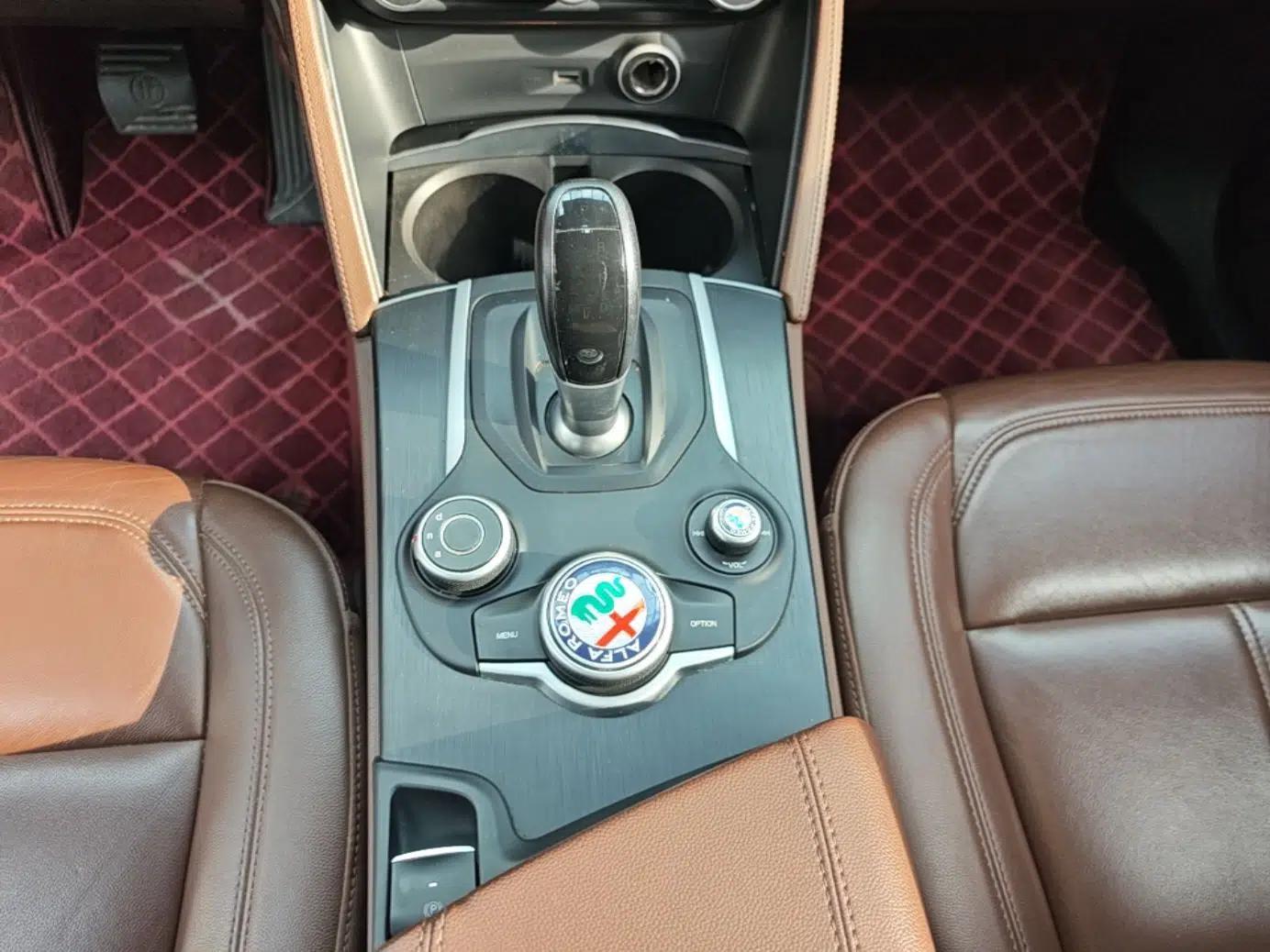 Alfa Romeo Stelvio 2017 2.0T 200HP Luxury Edition — миниатюра 16