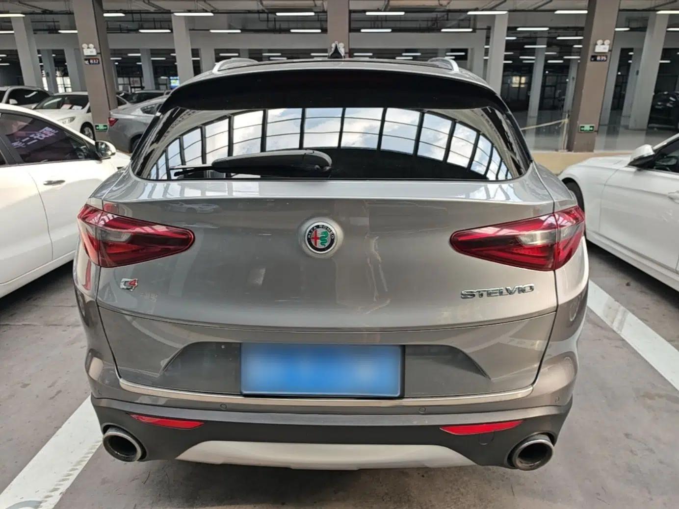 Alfa Romeo Stelvio 2017 2.0T 200HP Luxury Edition — миниатюра 5