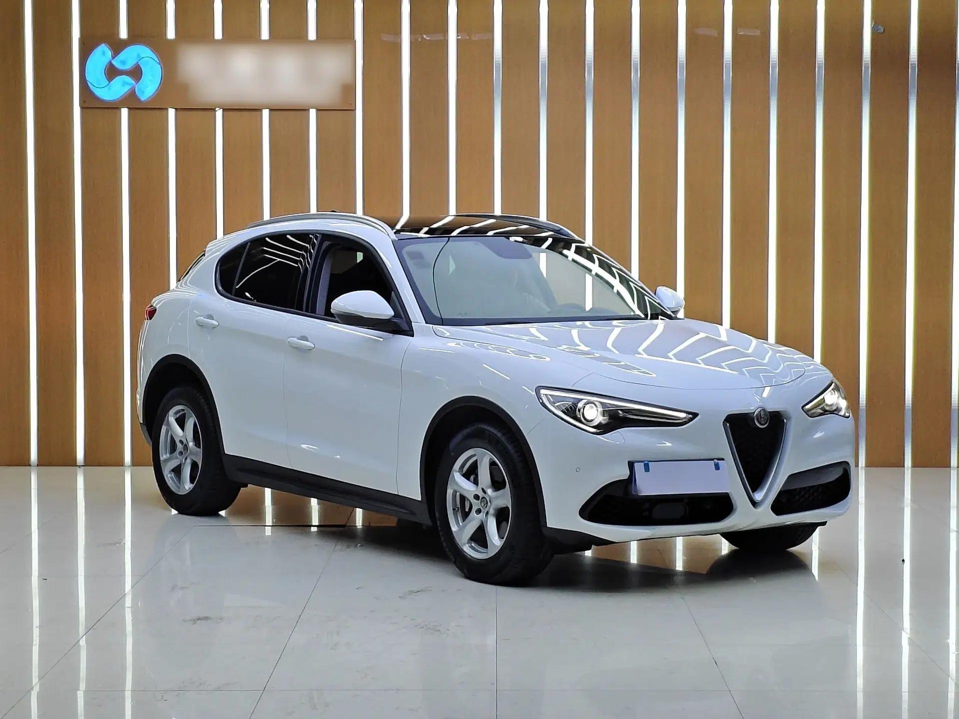 Alfa Romeo Stelvio 2017 2.0T 200HP Elite Edition — миниатюра 2