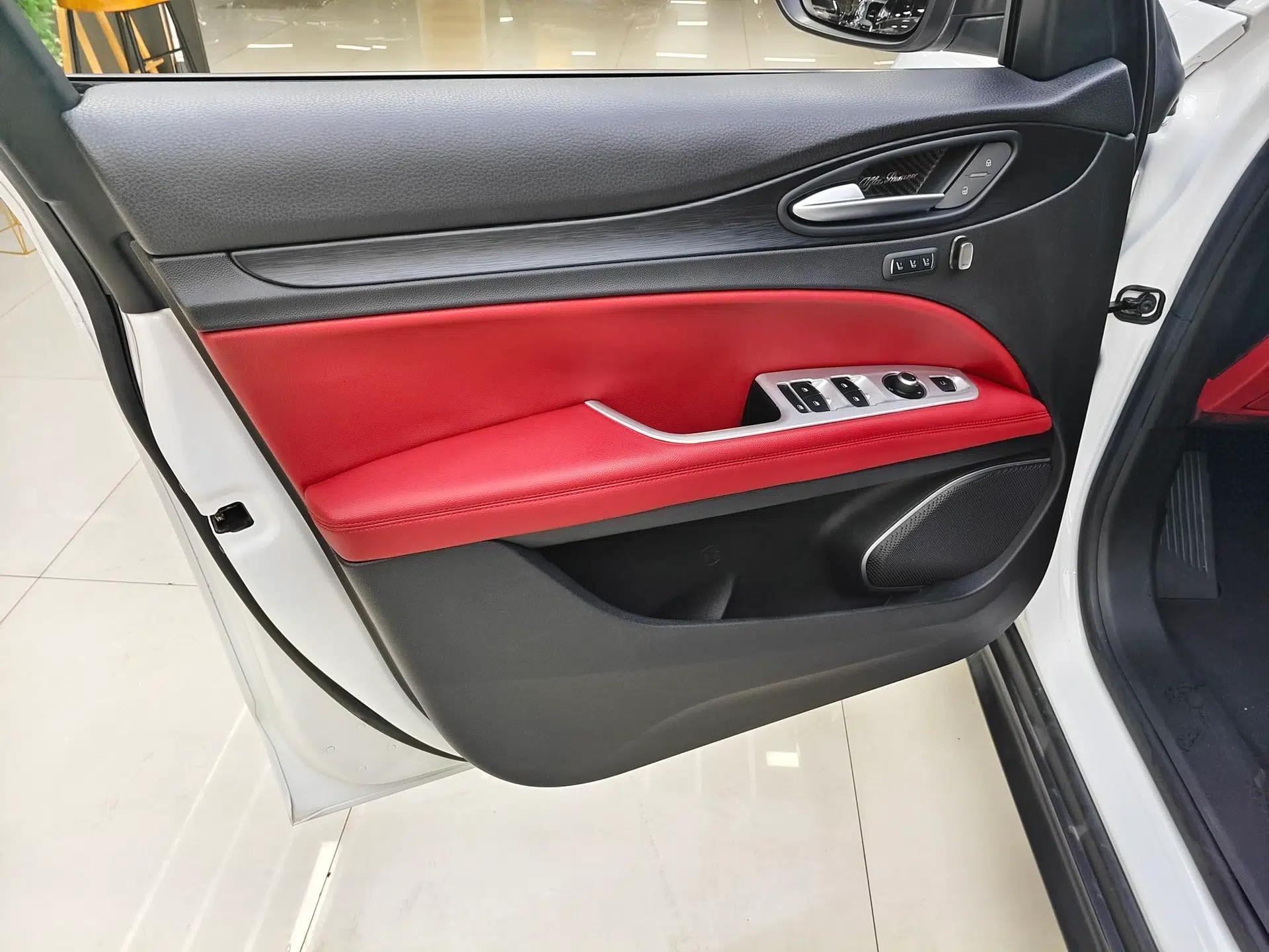 Alfa Romeo Stelvio 2017 2.0T 200HP Elite Edition — миниатюра 18