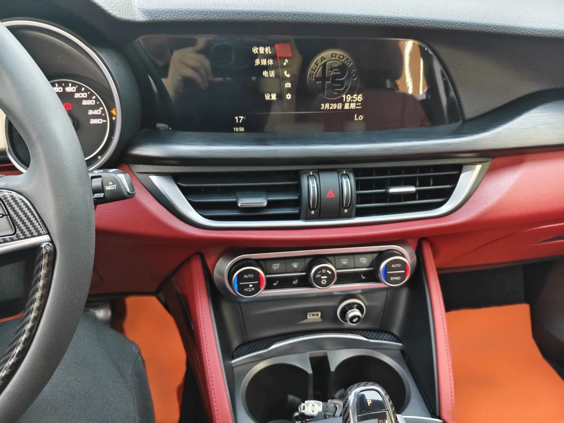 Alfa Romeo Stelvio 2017 2.0T 200HP Elite Edition — миниатюра 10