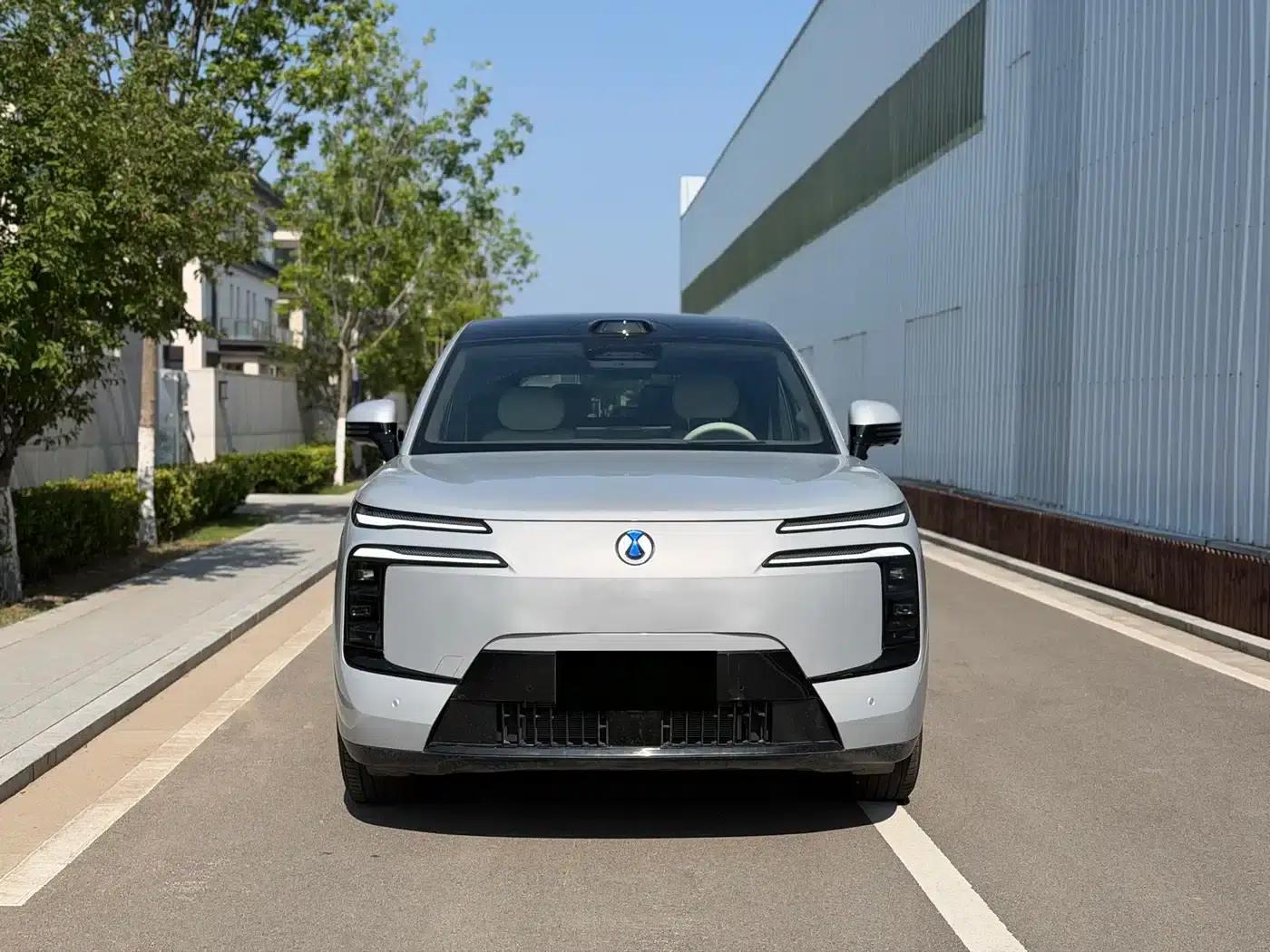 Denza N8 2023 All-Wheel Drive Super Hybrid Flagship Six-Seater Edition — миниатюра 2
