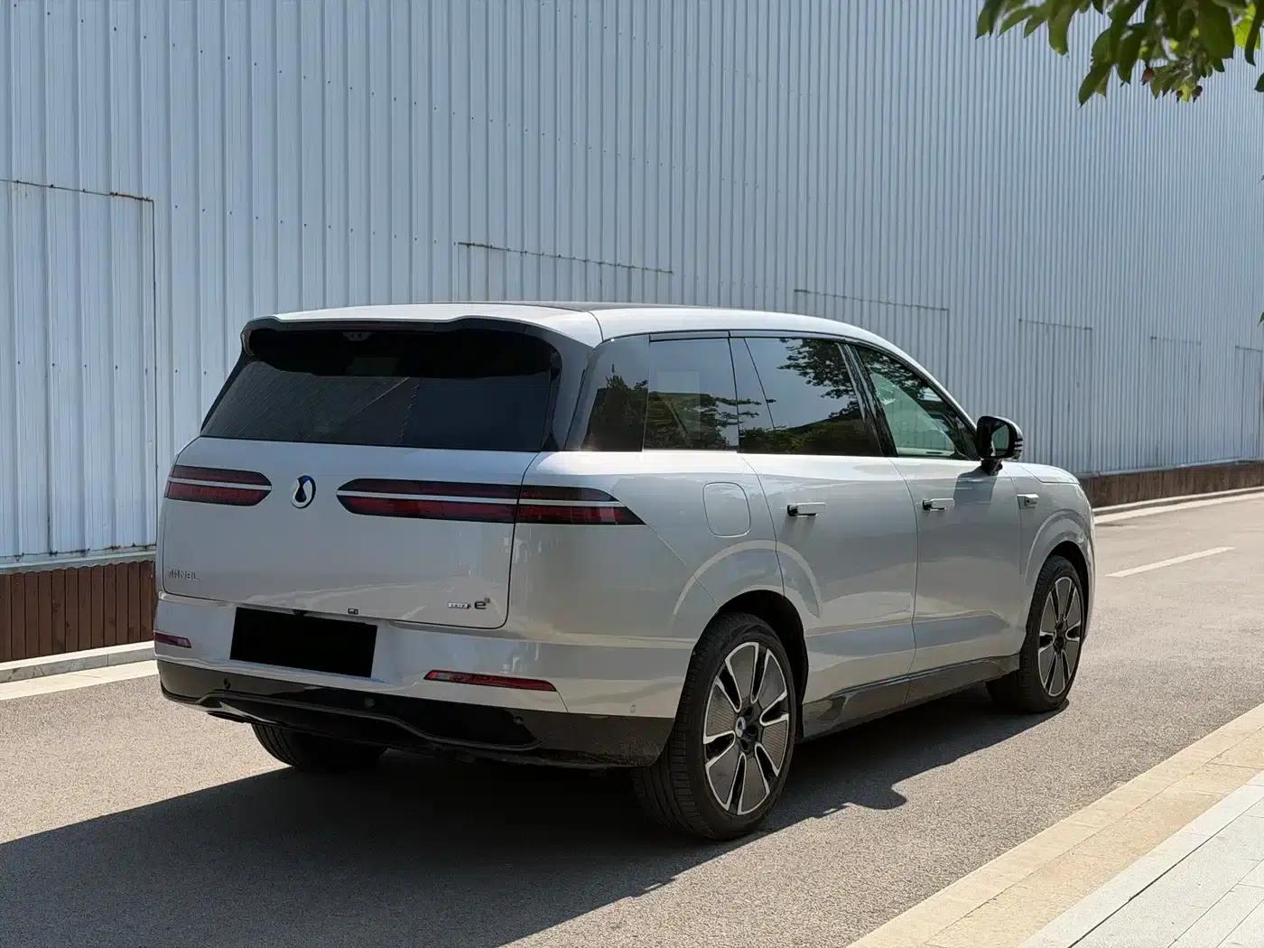 Denza N8 2023 All-Wheel Drive Super Hybrid Flagship Six-Seater Edition — миниатюра 5