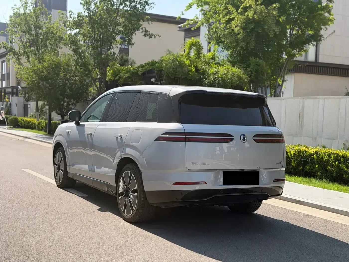 Denza N8 2023 All-Wheel Drive Super Hybrid Flagship Six-Seater Edition — миниатюра 6