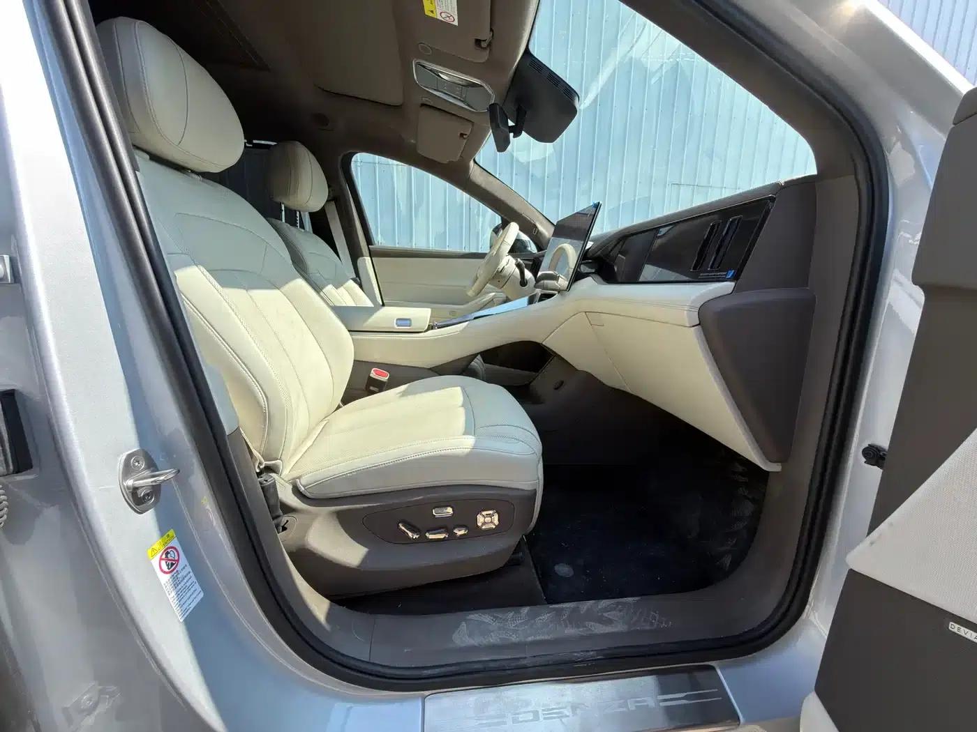 Denza N8 2023 All-Wheel Drive Super Hybrid Flagship Six-Seater Edition — миниатюра 7